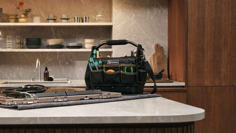 Ersatzteile und Werkzeuge von oben