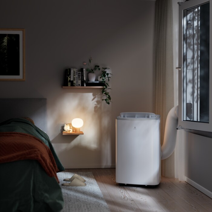 Electrolux Condizionatore Portatile ChillFlex Silence - Gas R290, 61dB, Bianco, Raffreddamento Efficiente