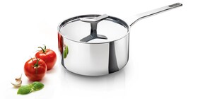 Die Infinite Chef Stieltopf mit frischen Tomaten und Knoblauch
