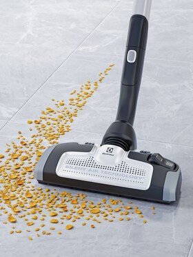 L’UltraSilencer Zen en train d’aspirer des cornflakes