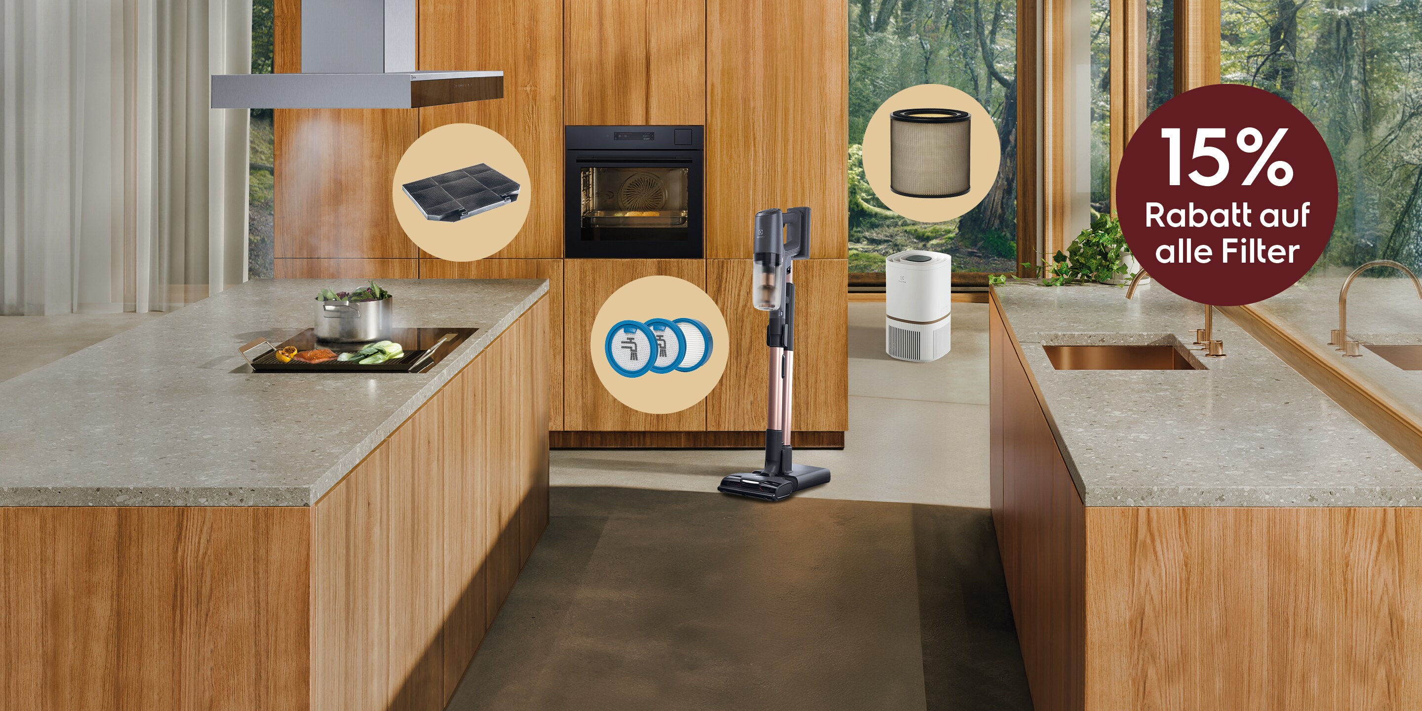 Elegante Holzküche mit diversen Electrolux Produkten und einem roten 15%-Bubble