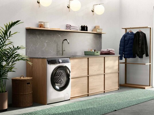 SoftWater™ Waschmaschine in einer modernen Waschküche