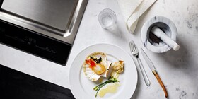 Ein Electrolux Induktions-Teppan YakiProfiLine Teppan Yaki hob